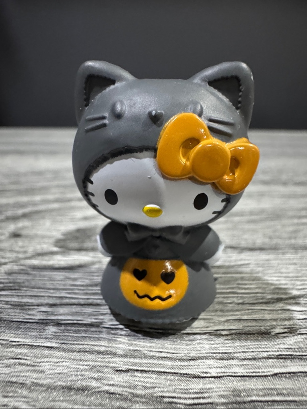 Hello Kitty & Friends: Hello Kitty in Halloween Outfit (2021) - Mini Figure